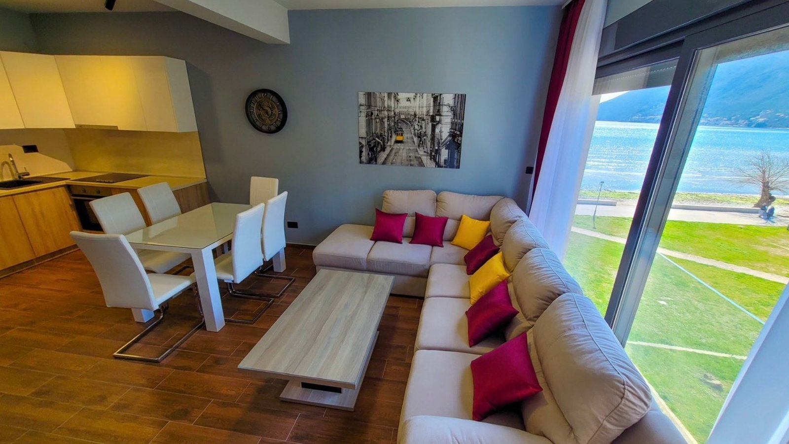 Beach Front Luxury Apartment in Igalo, herceg Novi