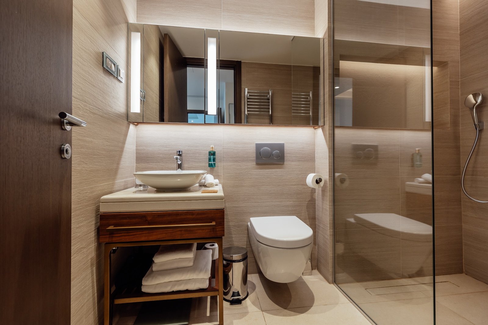 Fully Furnished One-Bedroom Marina Residence, Porto Novi