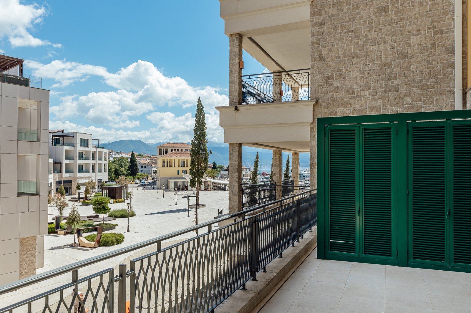 Fully Furnished One-Bedroom Marina Residence, Porto Novi