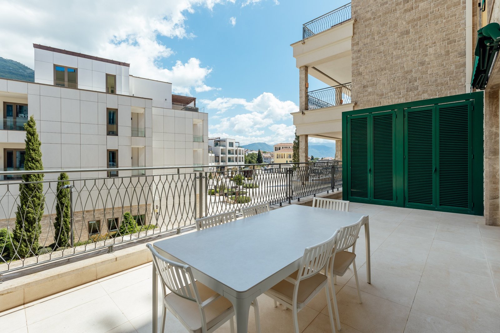 Fully Furnished One-Bedroom Marina Residence, Porto Novi