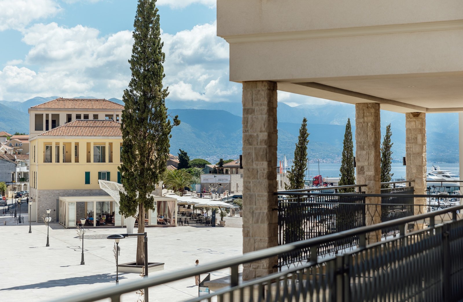 Fully Furnished One-Bedroom Marina Residence, Porto Novi