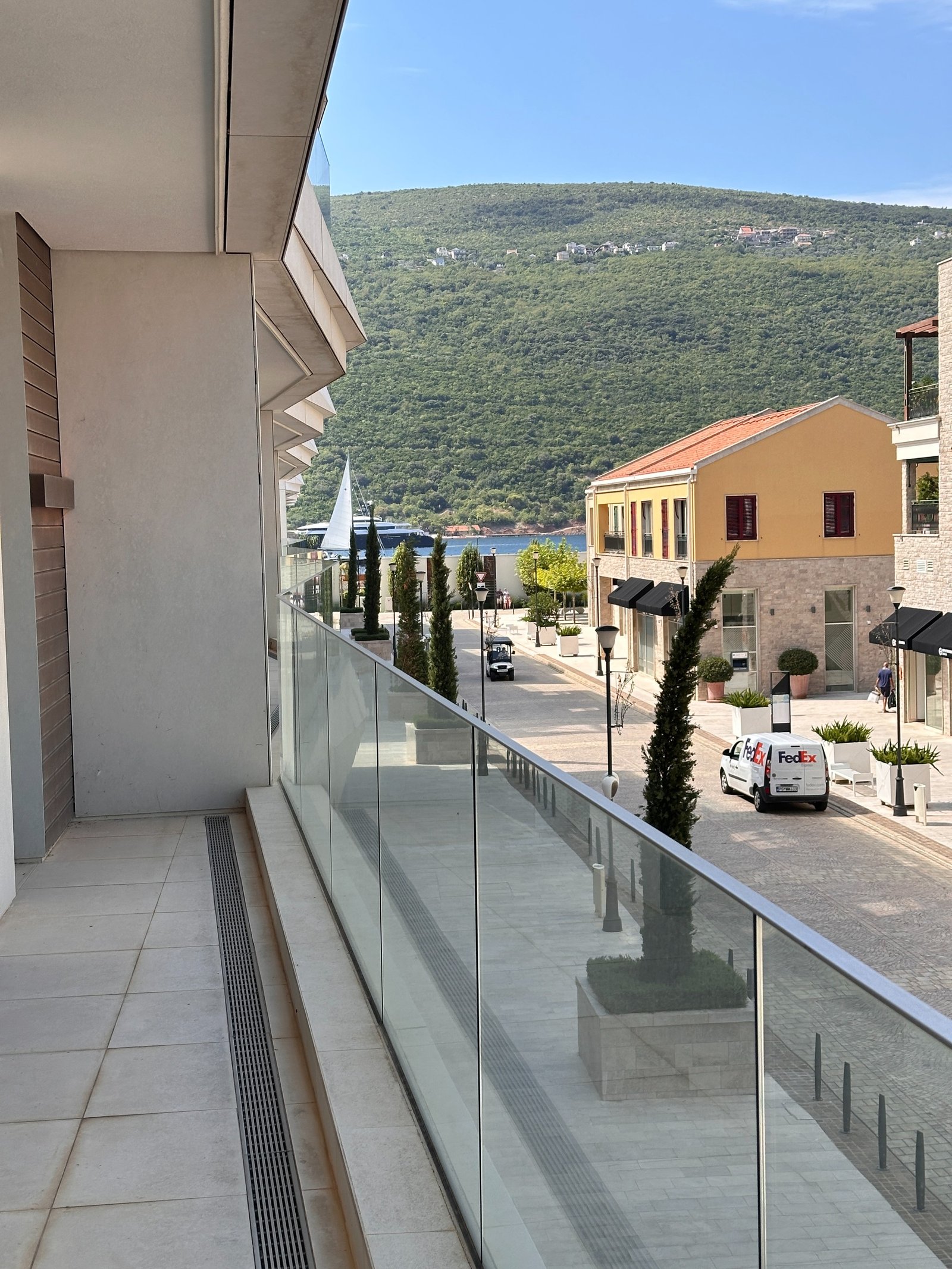 One-Bedroom Apartment Marina Residence, Porto Novi