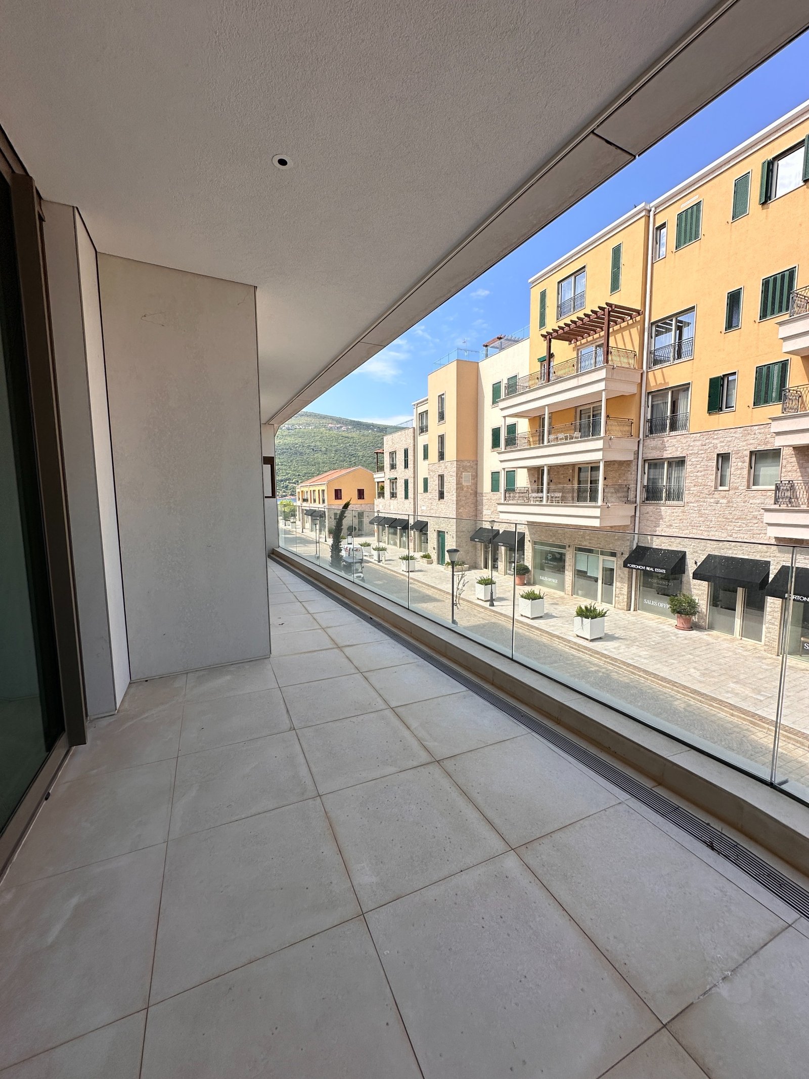 One-Bedroom Apartment Marina Residence, Porto Novi