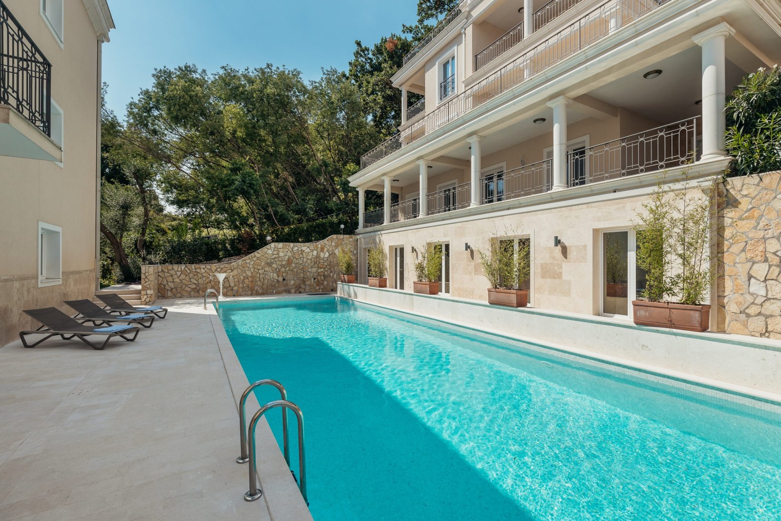 Luxury Penthouse | Gated Community with Sea View