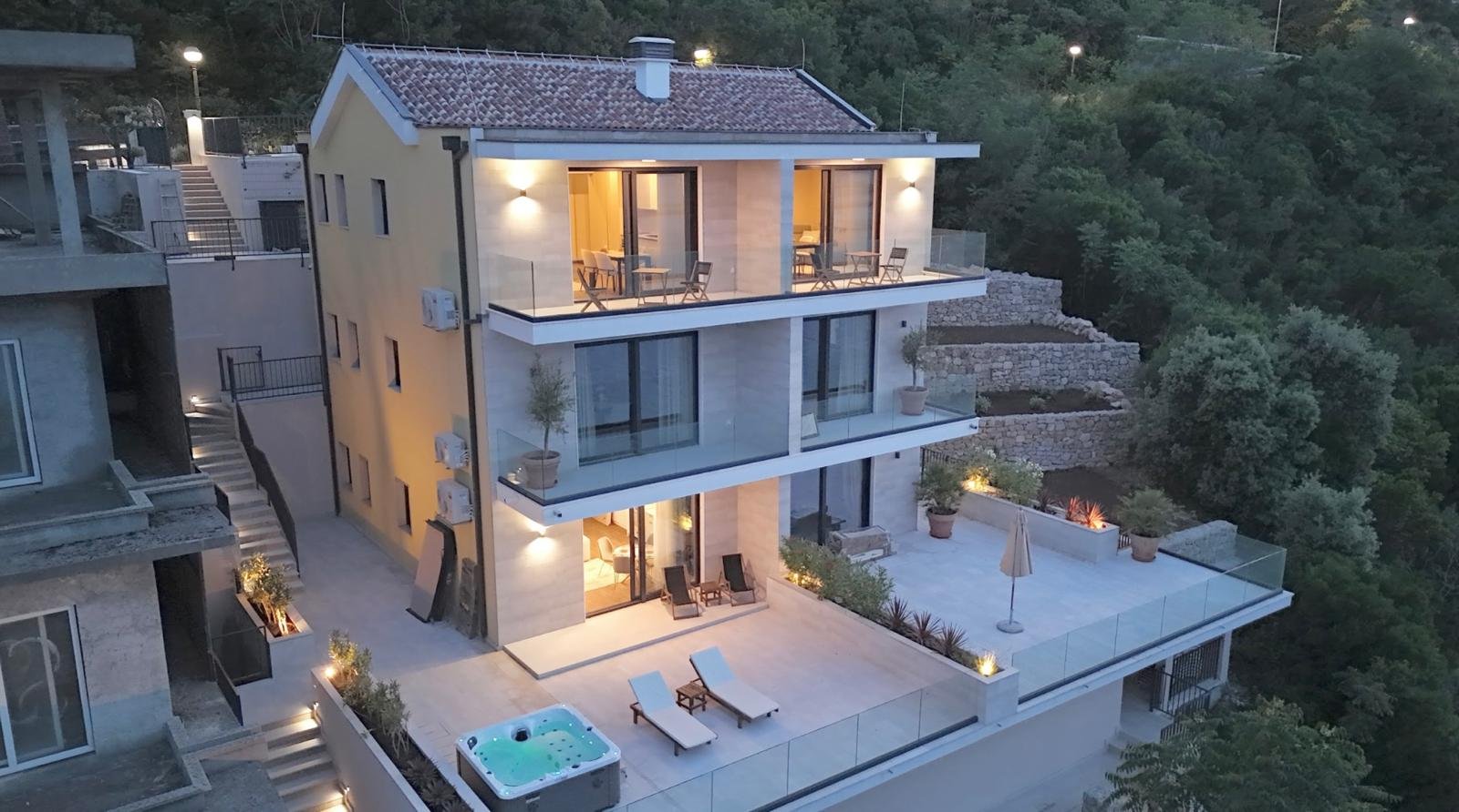 Luxury Seaview Apartment – Njivice, Boka Bay