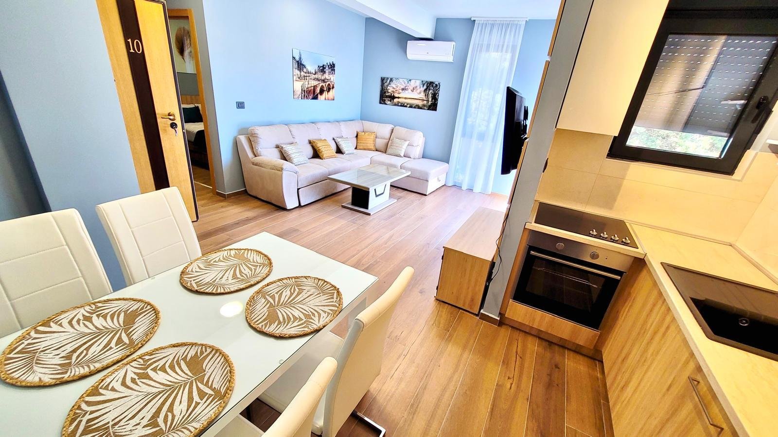 Beach Front Luxury 1 BR Apartment
