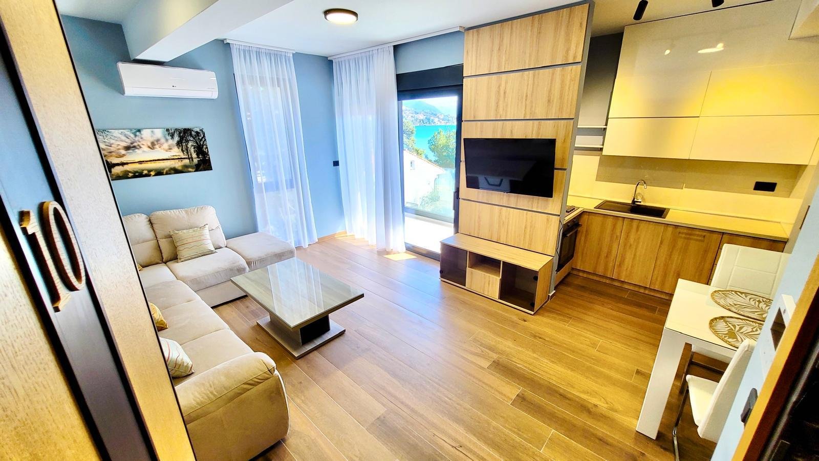 Beach Front Luxury 1 BR Apartment