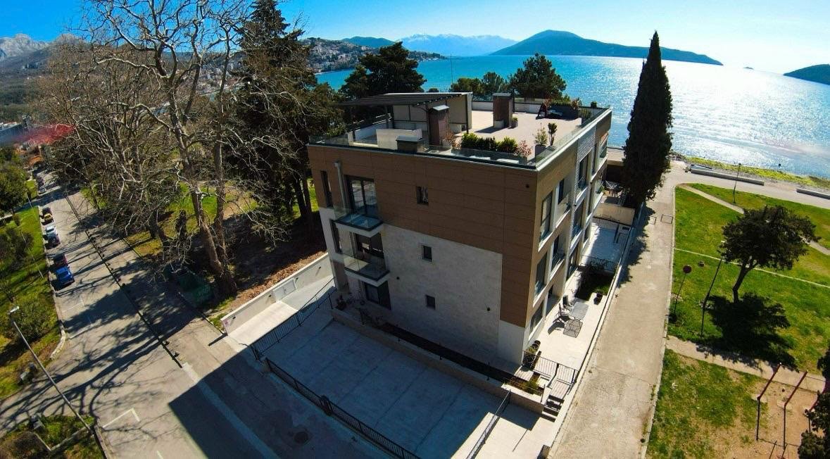 Beach Front Luxury 1 BR Apartment
