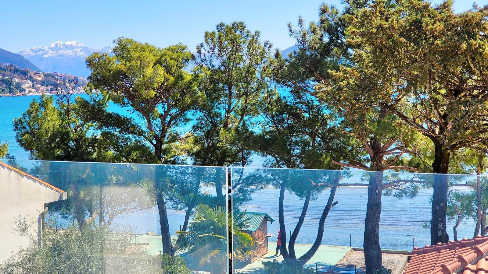 Beach Front Luxury 1 BR Apartment