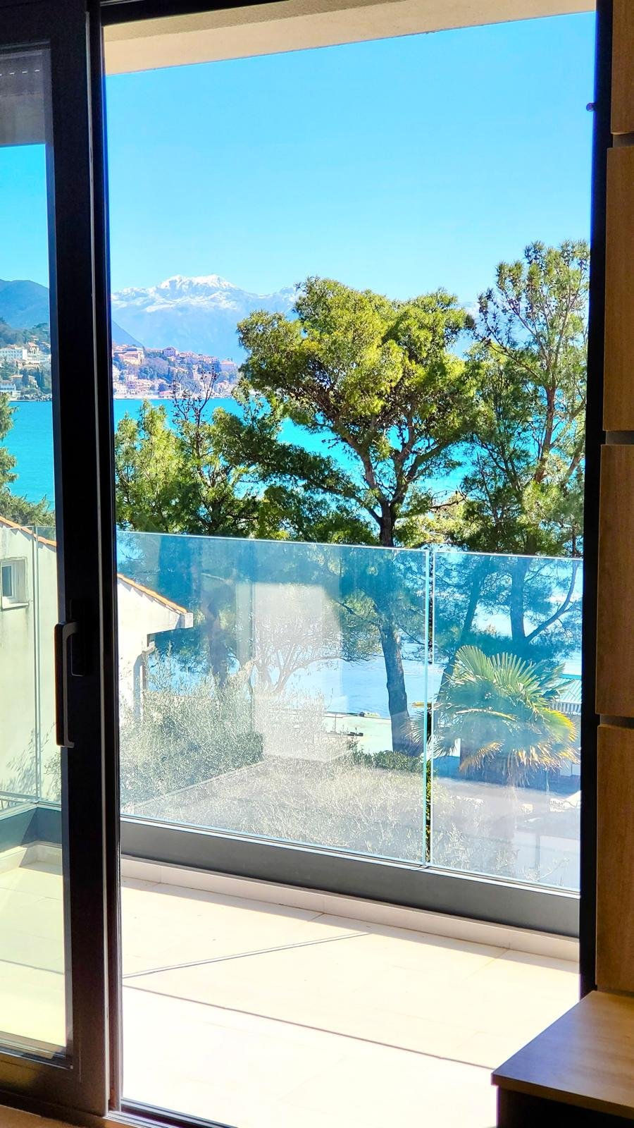 Beach Front Luxury 1 BR Apartment