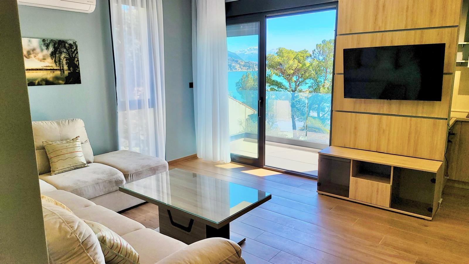 Beach Front Luxury 1 BR Apartment