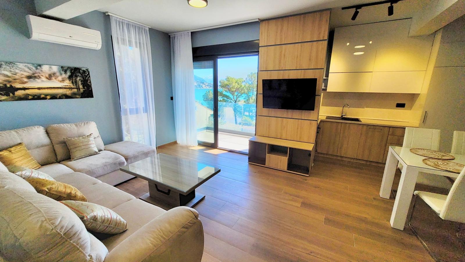Beach Front Luxury 1 BR Apartment