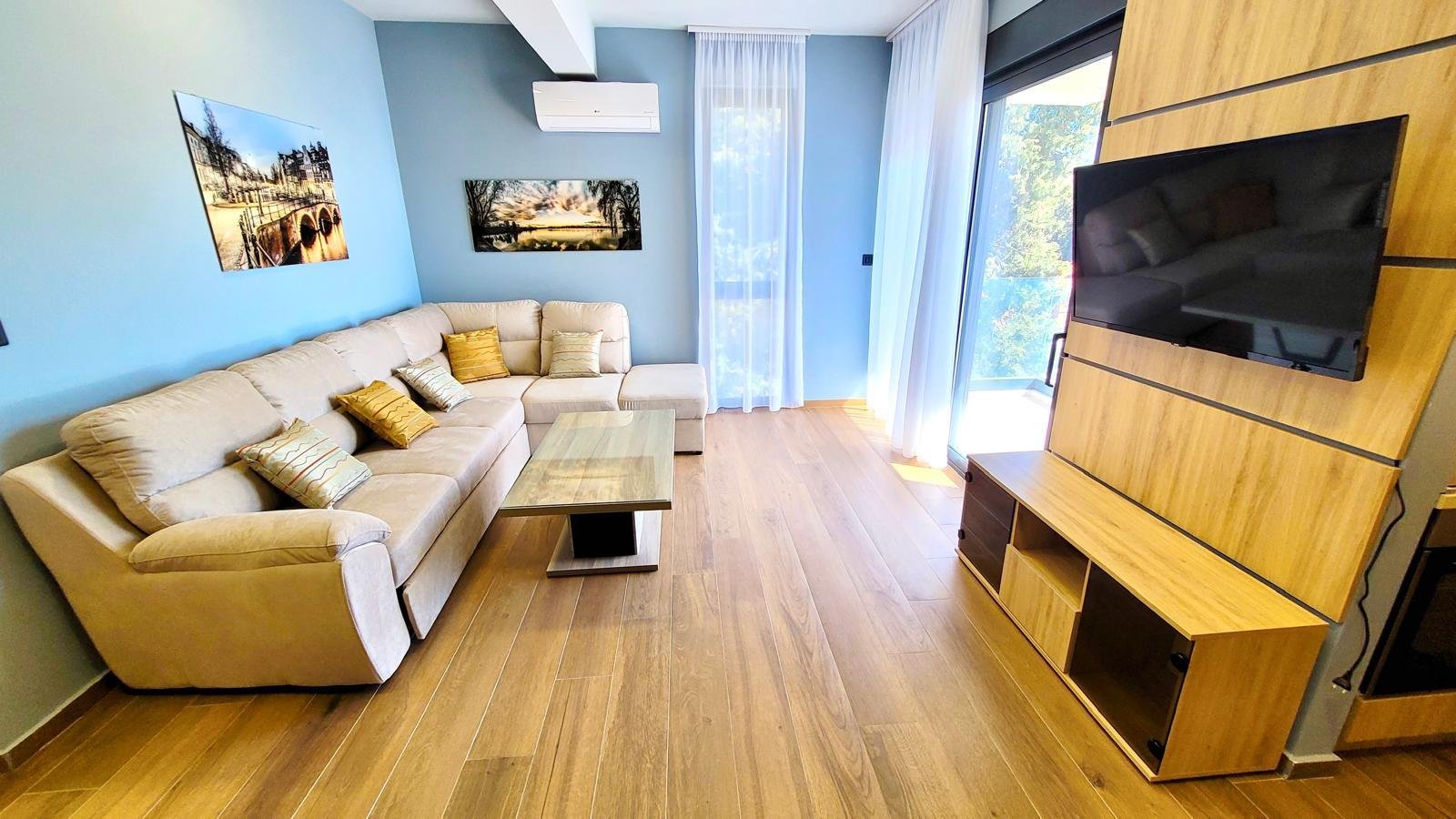 Beach Front Luxury 1 BR Apartment