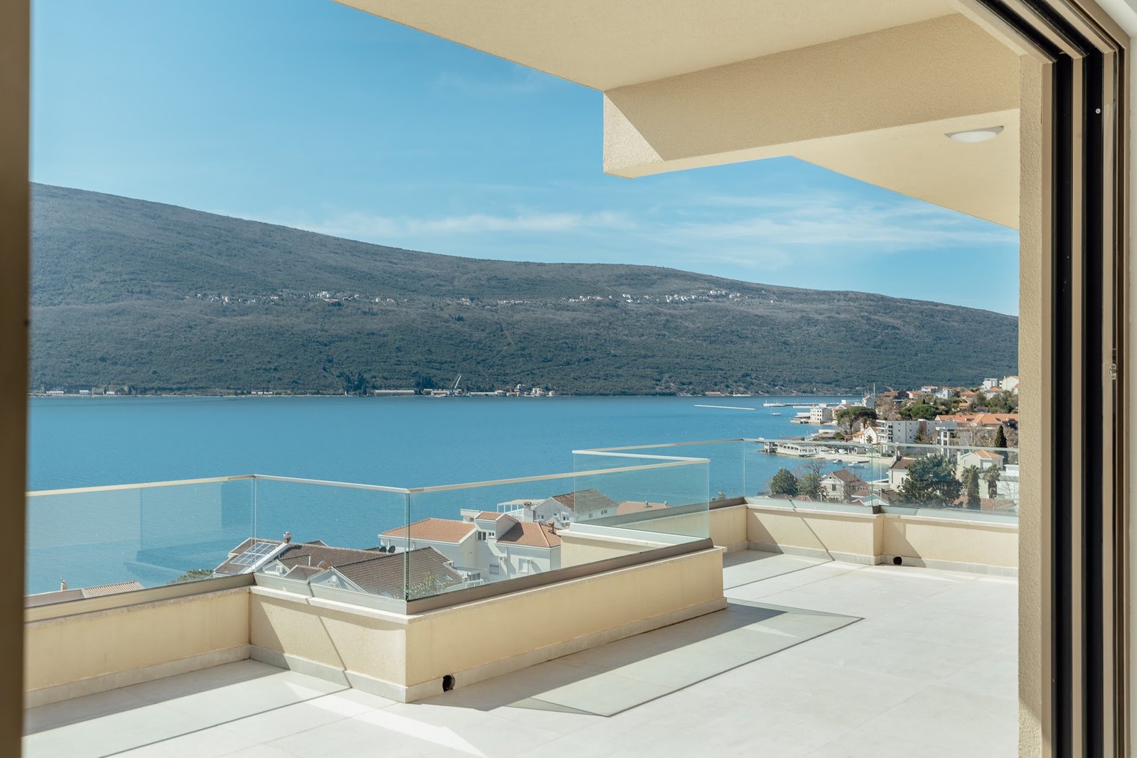 Luxury Penthouse in Baosici, Boka Bay – Beachfront