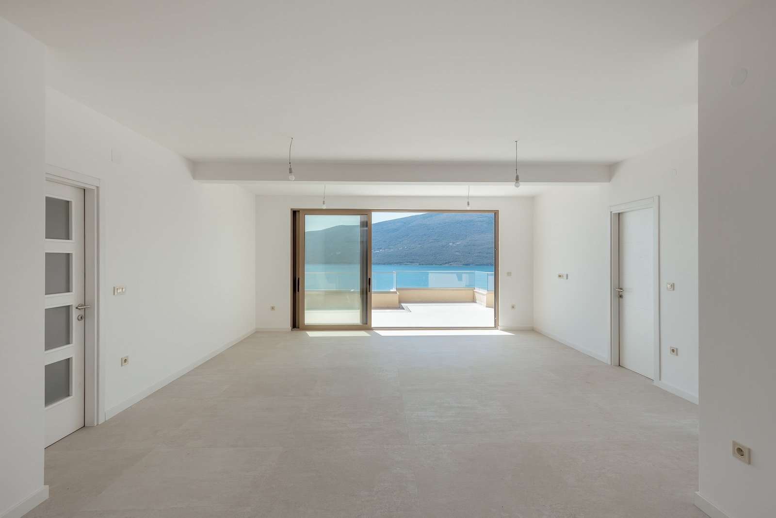 Luxury Penthouse in Baosici, Boka Bay – Beachfront