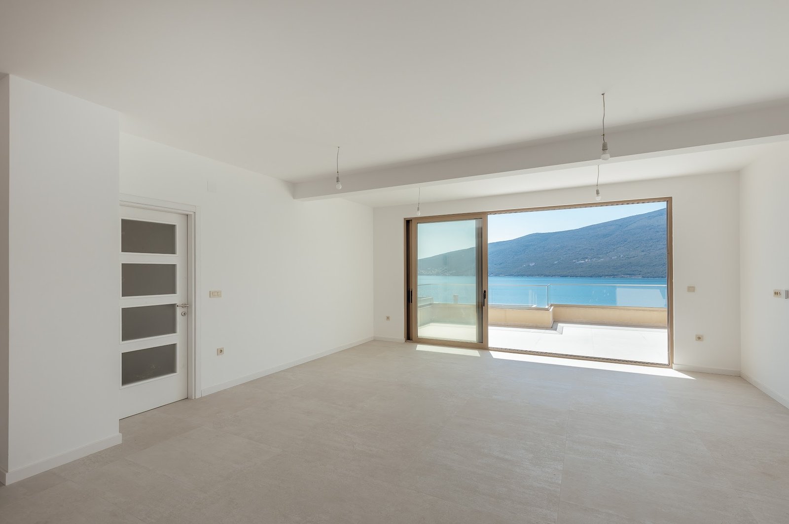 Luxury Penthouse in Baosici, Boka Bay – Beachfront