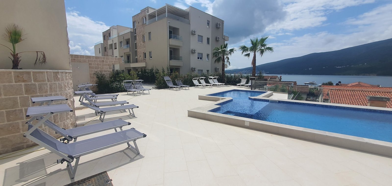 Luxury Penthouse in Baosici, Boka Bay – Beachfront