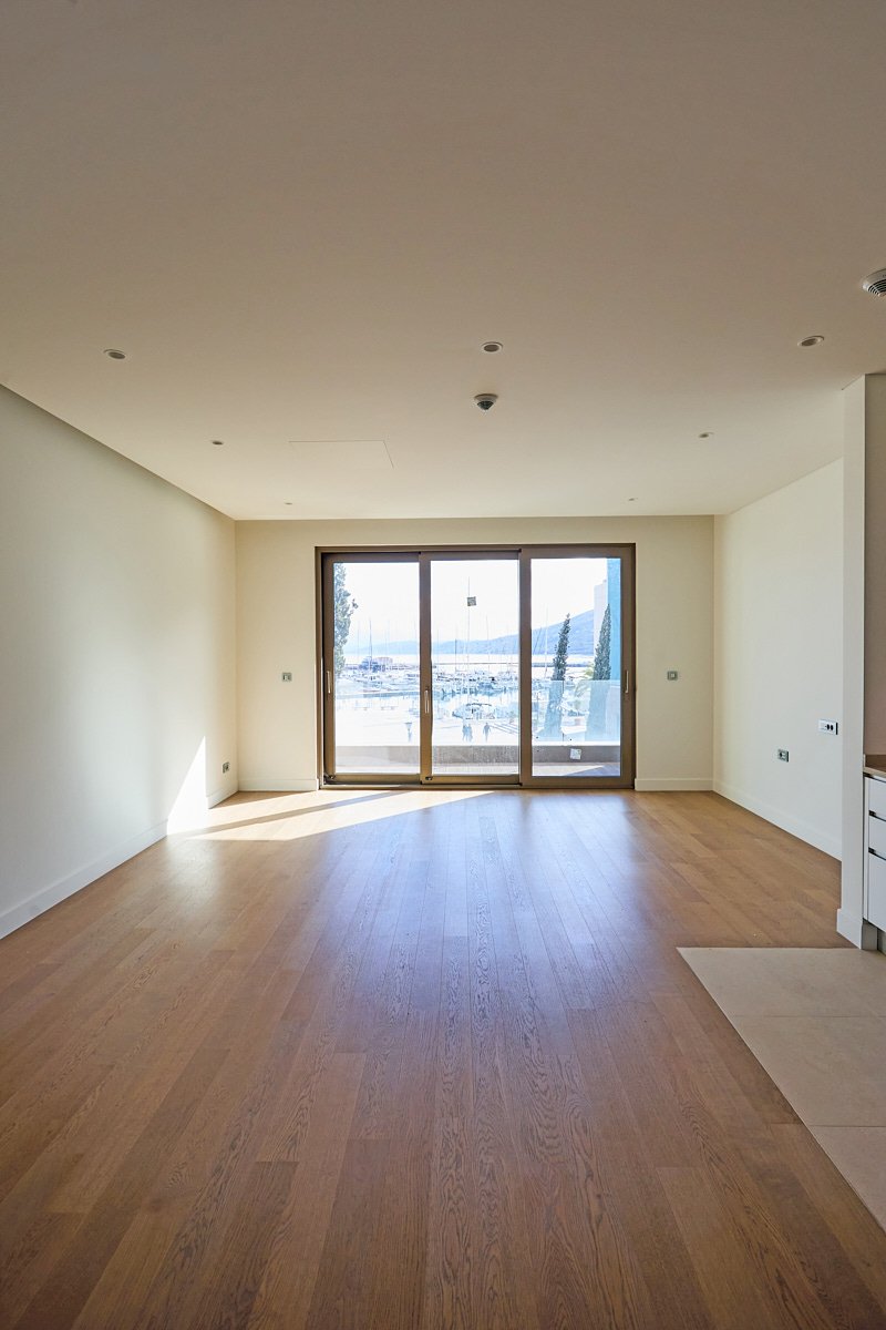 One-Bedroom Luxury Marina & Sea View Apartment, Porto Novi