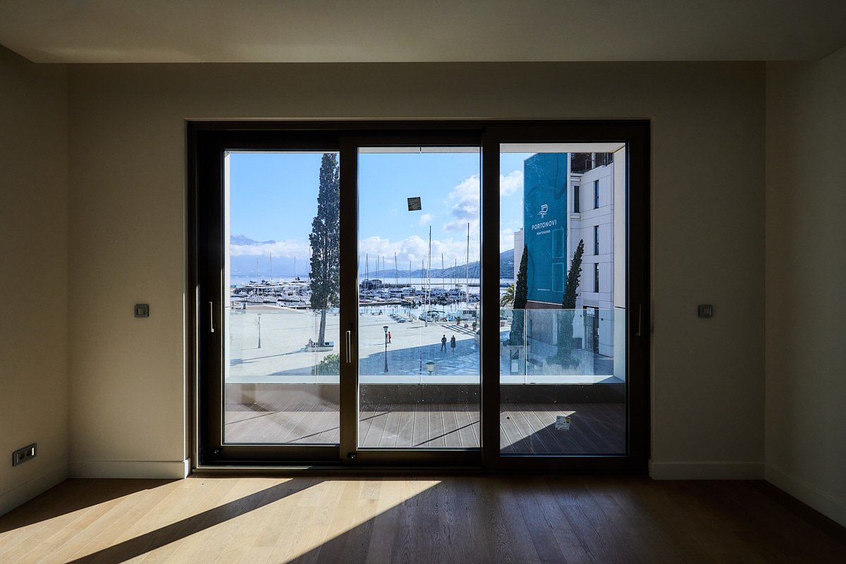 One-Bedroom Luxury Marina & Sea View Apartment, Porto Novi