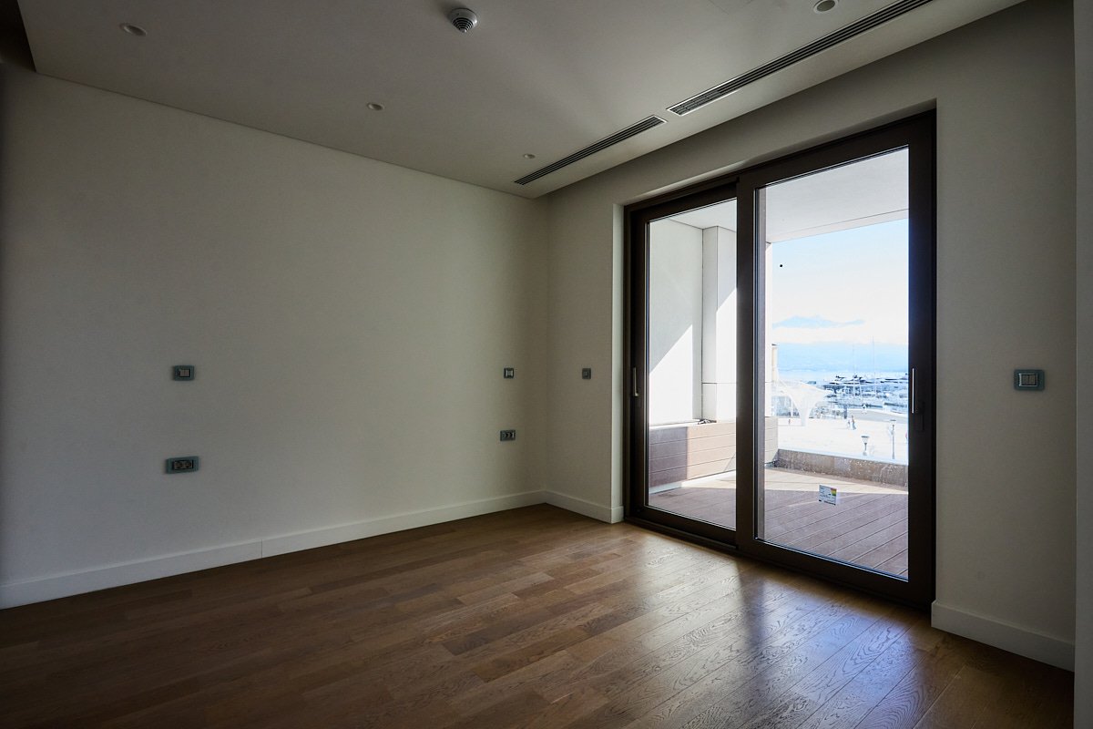 One-Bedroom Luxury Marina & Sea View Apartment, Porto Novi