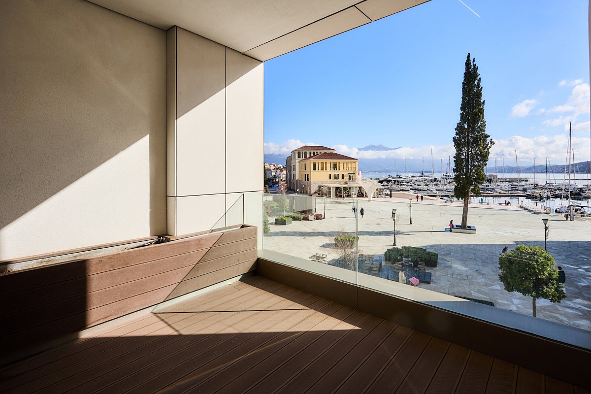 One-Bedroom Luxury Marina & Sea View Apartment, Porto Novi