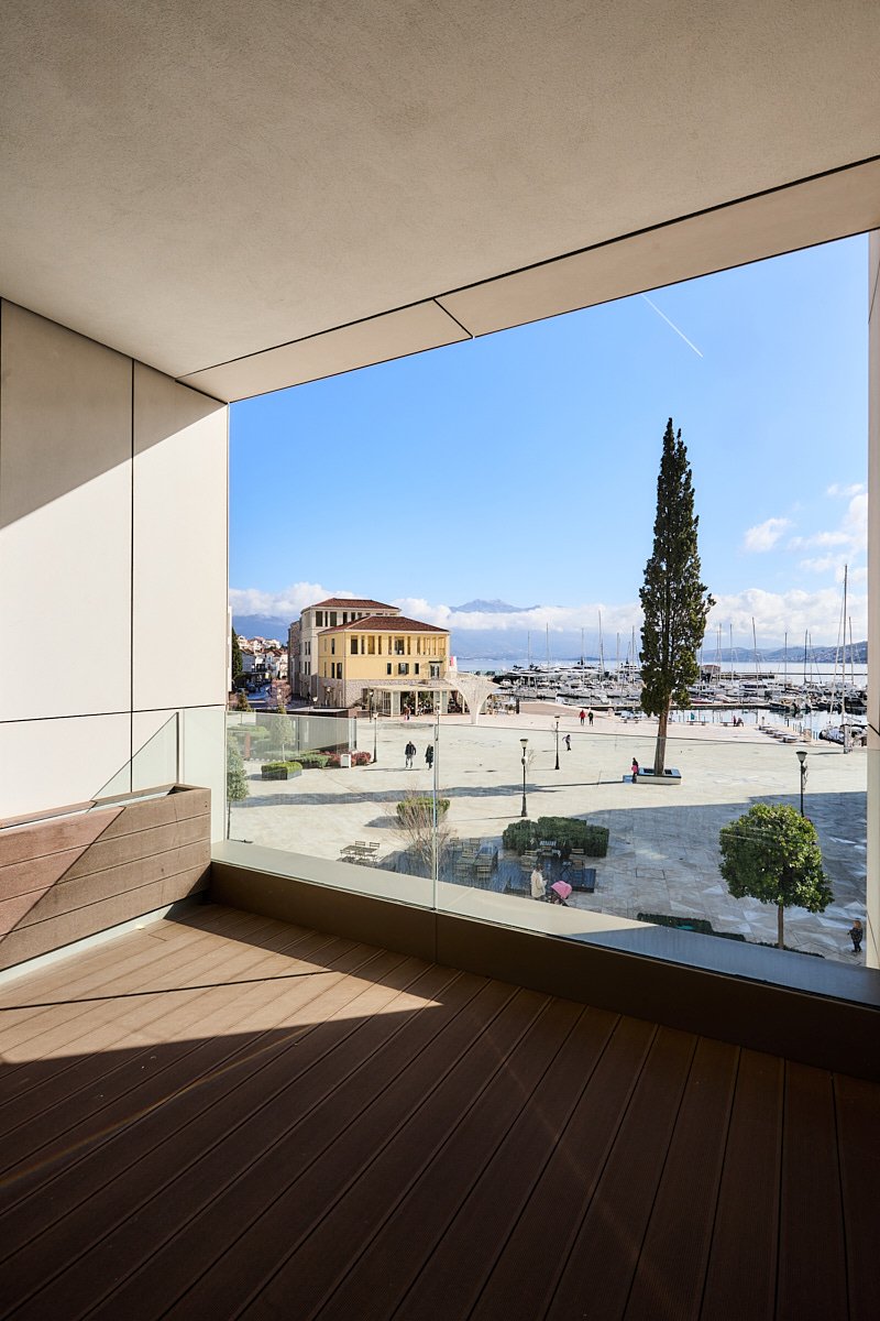 One-Bedroom Luxury Marina & Sea View Apartment, Porto Novi