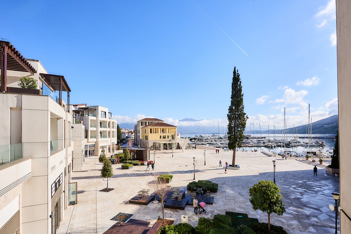 One-Bedroom Luxury Marina & Sea View Apartment, Porto Novi