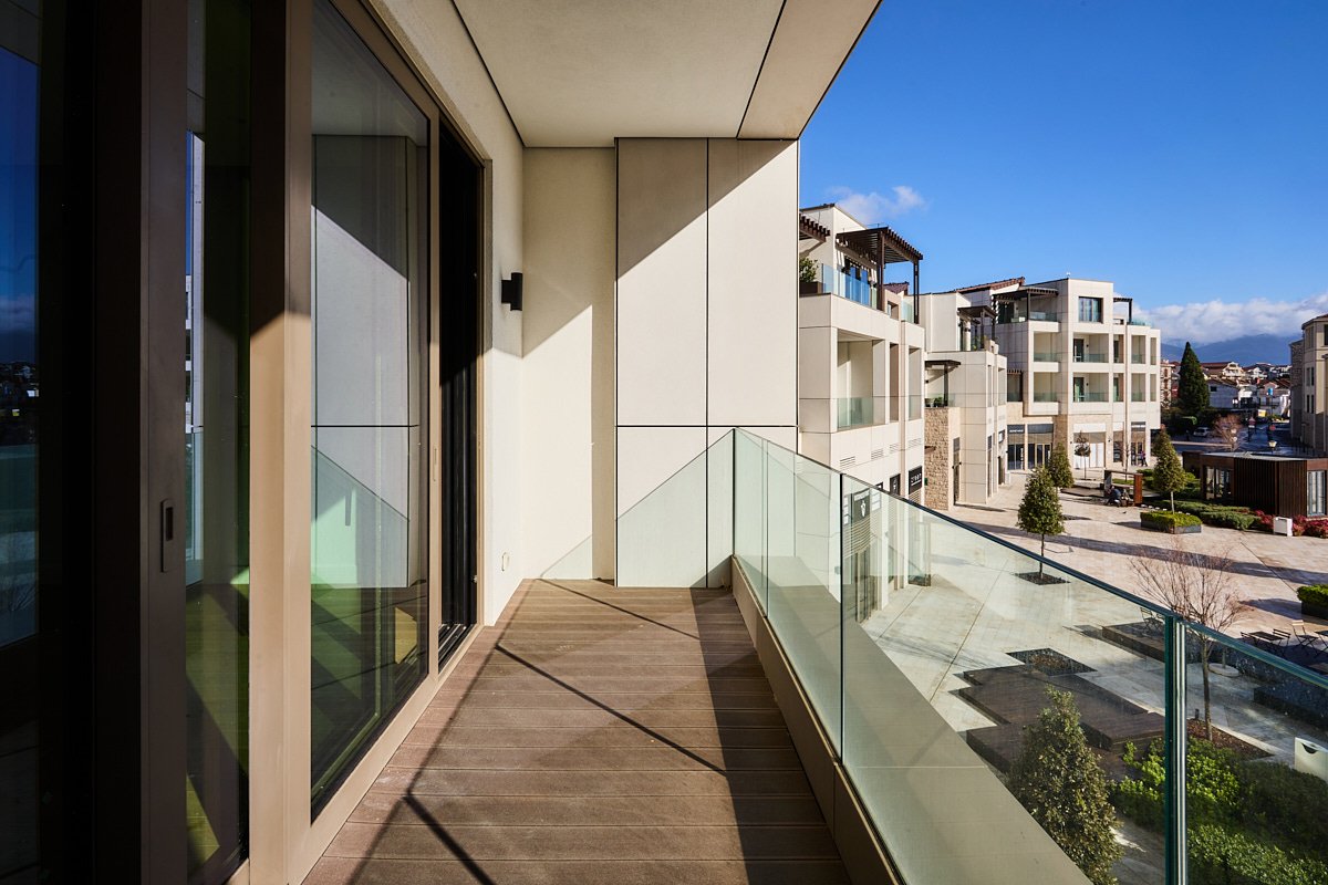 One-Bedroom Luxury Marina & Sea View Apartment, Porto Novi