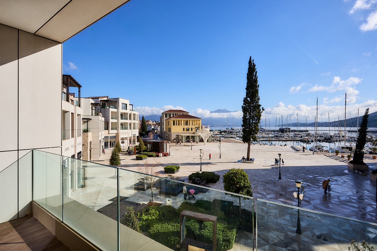 One-Bedroom Luxury Marina & Sea View Apartment, Porto Novi